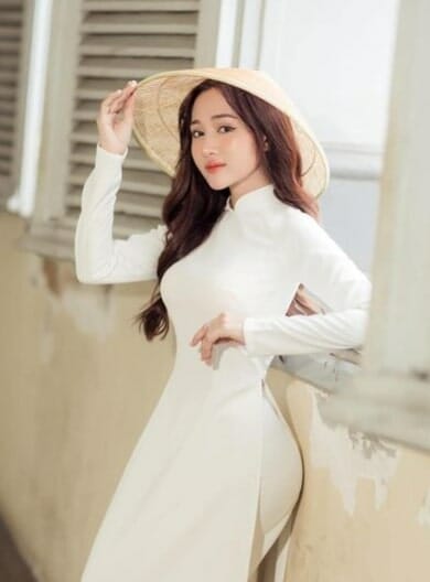 What are the characteristics of Thai Women?