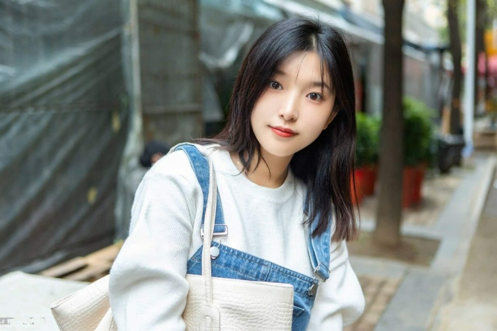 What do Vietnamese Women usually look like?