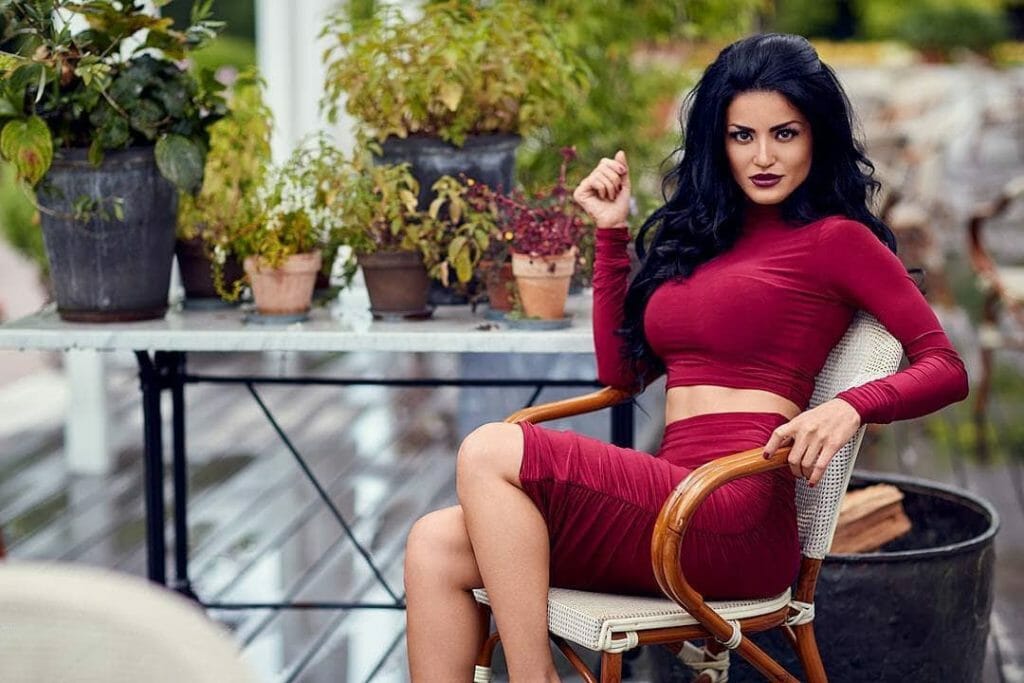 Algerian Women features